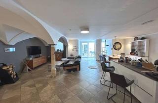 Wohnung kaufen in 83512 Wasserburg am Inn, Traumhafte Altstadt-Wohnung mit eigenem, privaten Innenhof und Garage!