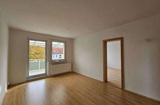 Wohnung mieten in Fr.-Ludwig-Jahnstraße 23a, 09350 Lichtenstein, Mit STADIONBLICK - Lichtdurchflutete und gepflegte 2-Raumwohnung mit Balkon und Badewanne