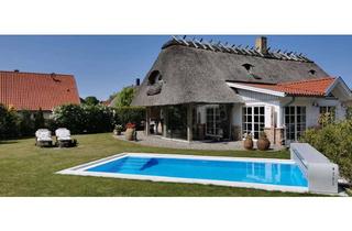 Haus kaufen in Ahornweg, 23942 Kalkhorst, Exklusives Reethaus mit Pool zwischen Travemünde u.nd Boltenhagen
