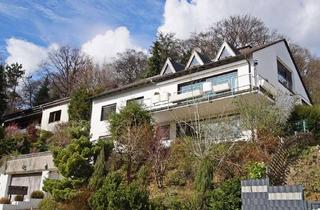 Haus kaufen in 42555 Velbert, Ländlich-elegantes Dreifamilienhaus mit Panoramablick