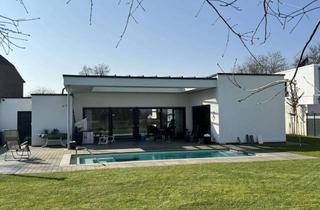 Haus kaufen in 46485 Wesel, Luxus pur! Neubau- Bungalow mit Swimming- Pool in Lackhausen
