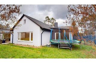 Haus kaufen in 90556 Cadolzburg, Cadolzburg - Charmantes Wohnen im Grünen: Geräumiger Bungalow zu verkaufen!