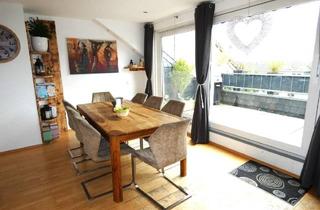 Wohnung kaufen in 42113 Wuppertal, Wuppertal - Helle und große Wohnung mit einem sonnigen Balkon und vier Stellplätzen
