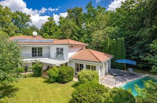 Villa kaufen in 82131 Gauting, Elegante Familienvilla mit Pool, Holz-Blockhaus und Solarsystem in Traumlage