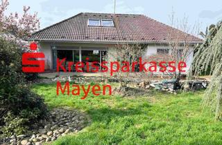Haus kaufen in 56727 Mayen, Freistehender Bungalow m. herrlichem Garten u. Garage in ruhiger Wohnlage