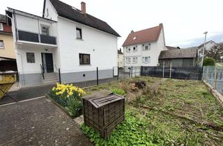 Haus kaufen in Helenenstraße 16, 35444 Biebertal, Saniertes Zweifamilienhaus für Anleger mit Garten zu verkaufen