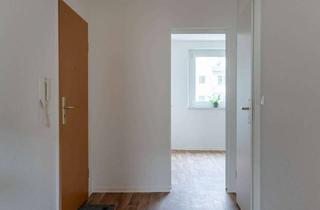 Wohnung mieten in Karl-Jänecke-Straße, 39218 Schönebeck (Elbe), Erstbezug nach Sanierung! Moderne 2-Raum Wohnung mit Dusche und Balkon.