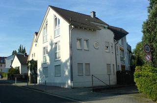 Wohnung kaufen in Neuer Weg, 60388 Bergen-Enkheim, Geteilte 5 Zimmer Maisonette Wohnung mit Garten, in gepflegten 3 Familienhaus