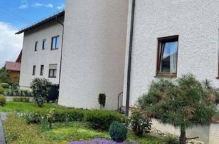 Wohnung kaufen in 73333 Gingen, ~ Ruhige 3-Zimmer-Dachgeschosswohnung mit Innenhof und viel Grün