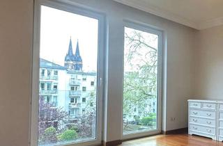 Wohnung kaufen in 50670 Altstadt & Neustadt-Nord, HERRSCHAFTLICHE VIER ZIMMER WOHNUNG IM ANWESEN "BRUNNEN PARK" MIT DOM - BLICK