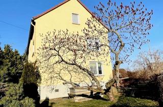 Haus kaufen in 01454 Wachau, Zweifamilienhaus mit schönem Garten - nur 20 min von Dresden entfernt!