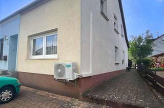 Doppelhaushälfte kaufen in 66773 Schwalbach, Doppelhaushälfte in zentraler Lage von Schwalbach