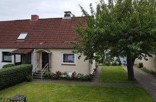 Doppelhaushälfte kaufen in 23730 Neustadt, Doppelhaushälfte mit Potential auf herrlichem Grundstück in Neustadt i.H.