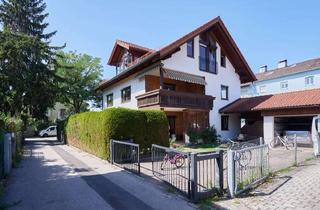 Haus kaufen in Thiemostraße, 83395 Freilassing, Freilassing Zentrum. Gepflegtes 2 bzw. 3 Familienhaus in zentraler Lage - mit schönem Garten