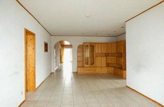 Wohnung kaufen in 67363 Lustadt, Lustadt - Große OG Wohnung mit Balkon und Garage