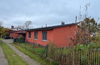Haus kaufen in 19057 Schwerin, Schwerin - HausBungalow mit Carport + Abstellraum. Doppel- Erwerb möglich.