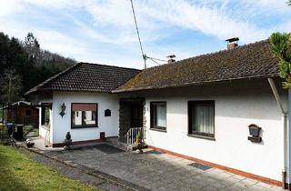 Haus kaufen in 56651 Oberzissen, Freistehender Bungalow mit großem Grundstück