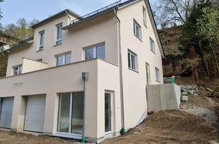 Haus mieten in Amperstraße 10, 82284 Grafrath, A+ Neubau Doppelhaushälfte mit drei Bädern und PV-Eigenstrom