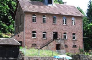 Haus kaufen in 67471 Elmstein, Elmstein - Ehemaliges Schulhaus mit Glockenturm inmitten des Pfälzer Waldes