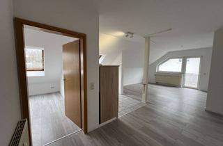 Wohnung mieten in Wiegenstraße 22, 61130 Nidderau, Attraktive 2 Zimmerwohnung im Dachgeschoss mit Balkon und Stellplatz