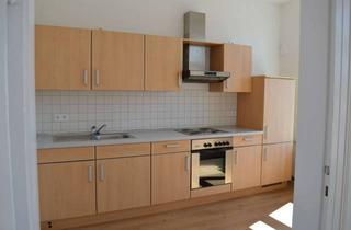 Wohnung mieten in Bahnhofstraße 11, 95028 Innenstadt, "Tolle " 2 Zimmer-Wohnung mit Einbauküche im Altbau in Hof