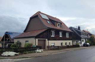 Haus kaufen in 72290 Loßburg, Sonniges Eigenheim mit Garten und Garagen