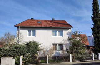 Haus kaufen in Ziegelhüttenweg, 91438 Bad Windsheim, Geräumiges, Ein-Zweifamilienhaus in Bad Windsheim