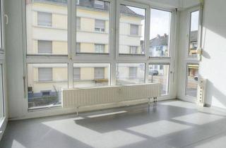 Wohnung kaufen in 67065 Ludwigshafen, Große Wohneinheit mit Möglichkeit zum Umbau von 3 kleinen Wohnungen!