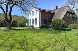 Doppelhaushälfte kaufen in 25980 Sylt, Stilvolles Leben im Grünen: Große Reetdach-Doppelhaushälfte für Familien und Genießer