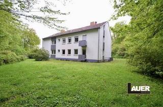 Haus kaufen in 66128 Saarbrücken, Großzügiges freistehendes Dreifamilienhaus mit zwei Garagen und Garten.