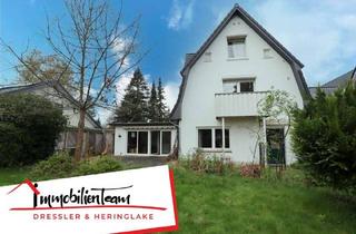 Haus kaufen in 25469 Halstenbek, Vielseitiges 4-Parteienhaus auf großem Grundstück in guter Lage von Halstenbek-Krupunder