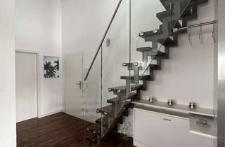 Wohnung kaufen in 59063 Mitte, Stilvolle, geräumige und modernisierte 3,5-Zimmer-Wohnung mit Balkon und EBK in Hamm