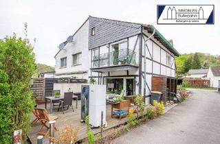 Haus kaufen in 42657 Solingen, Massiv gebautes Zweifamilienhaus im "Fachwerk-Look"
