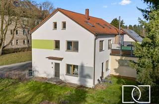 Gewerbeimmobilie kaufen in 95469 Speichersdorf, Wohnen und Gewerbe vereint! Teilsaniertes MFH mit Gewerbehalle in zentraler Lage