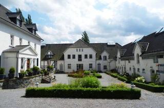 Wohnung kaufen in 51377 Steinbüchel, 5-Zimmer-Maisonette-Wohnung mit Hauscharakter im ehemaligen Rittergut