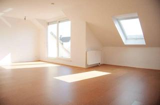 Wohnung kaufen in 40764 Langenfeld (Rheinland), Lichtdurchflutete 3-Zimmer Mansardenwohnung mit Sonnenterrasse in Top-Lage von Langenfeld