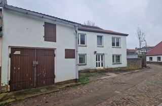 Haus kaufen in Hoher Wall, 18334 Bad Sülze, sanierungsbedürftiges klassisches Stadthaus mit Garage in zentraler Lage