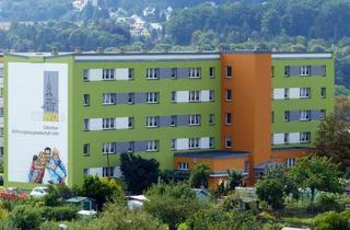 Wohnung mieten in Adolf-Damaschke-Str. 99, 08606 Oelsnitz, Einraumwohnung mit Balkon und Einbauküche