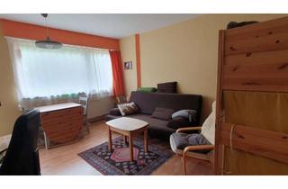 Wohnung kaufen in 50739 Bilderstöckchen, 2-Raum-Erdgeschosswohnung + Kellerraum und Balkon in Köln Bilderstöckchen