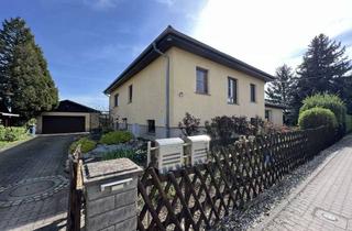 Haus kaufen in Haynaer Weg 31A, 04435 Schkeuditz, Bungalow mit Einliegerwohnung + zwei EBK+ Garage und Pool