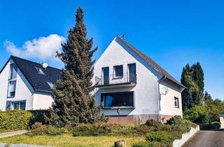 Einfamilienhaus kaufen in 53639 Königswinter, Königswinter - Freistehendes Einfamilienhaus mit Garage und Vollkeller in KW-Stieldorf! 130qm, 533qm Areal, 2 Bäder!