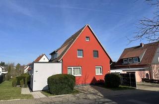 Einfamilienhaus kaufen in Schwanbergerstrasse, 38304 Wolfenbüttel, Einfamilienhaus mit zwei Einheiten, großem Garten und Garage