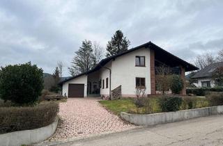 Haus kaufen in Bergleweg 25, 79215 Elzach, Zweifamilenhaus in Elzach / Prechtal