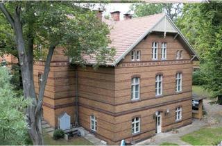 Villa kaufen in 12683 Biesdorf (Marzahn), Traumhafte Landhaus Villa in historischem Park Citynah