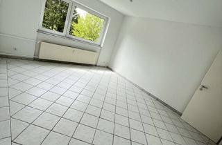 Wohnung mieten in Fliederweg, 42899 Lüttringhausen, Modernisierte renovierte helle 2 Zimmer Wohnung mit neuer Einbauküche in ruhiger gepflegter Lage
