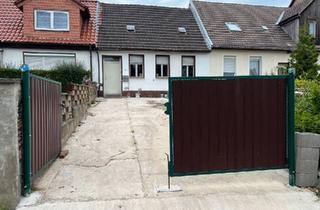 Mehrfamilienhaus kaufen in 06869 Coswig, Coswig (Anhalt) - Mehrfamilienhaus Sanierungsbedürft mit Ausfahrt