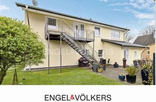 Haus kaufen in 24640 Schmalfeld, Top saniertes Zweifamilienhaus