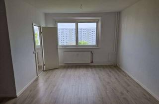 Wohnung mieten in Ahrenshooper Straße 12, 13051 Neu-Hohenschönhausen, Super geräumiges Apartment mit Wannenbad, Balkon und Aufzug!
