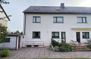 Doppelhaushälfte kaufen in 40764 Langenfeld (Rheinland), Doppelhaushälfte auf großem Grundstück für Ihre Familie!