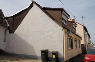 Haus kaufen in 65205 Erbenheim, Zwei-Familienhaus mit Potenzial, in Stadtnähe. Provisionsfrei für Käufer